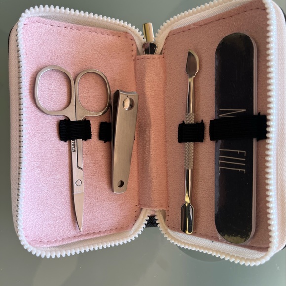 Brand New Rae Dunn 5 Piece Manicure Set scissor nail cutter file cuticle remover - Picture 1 of 5
